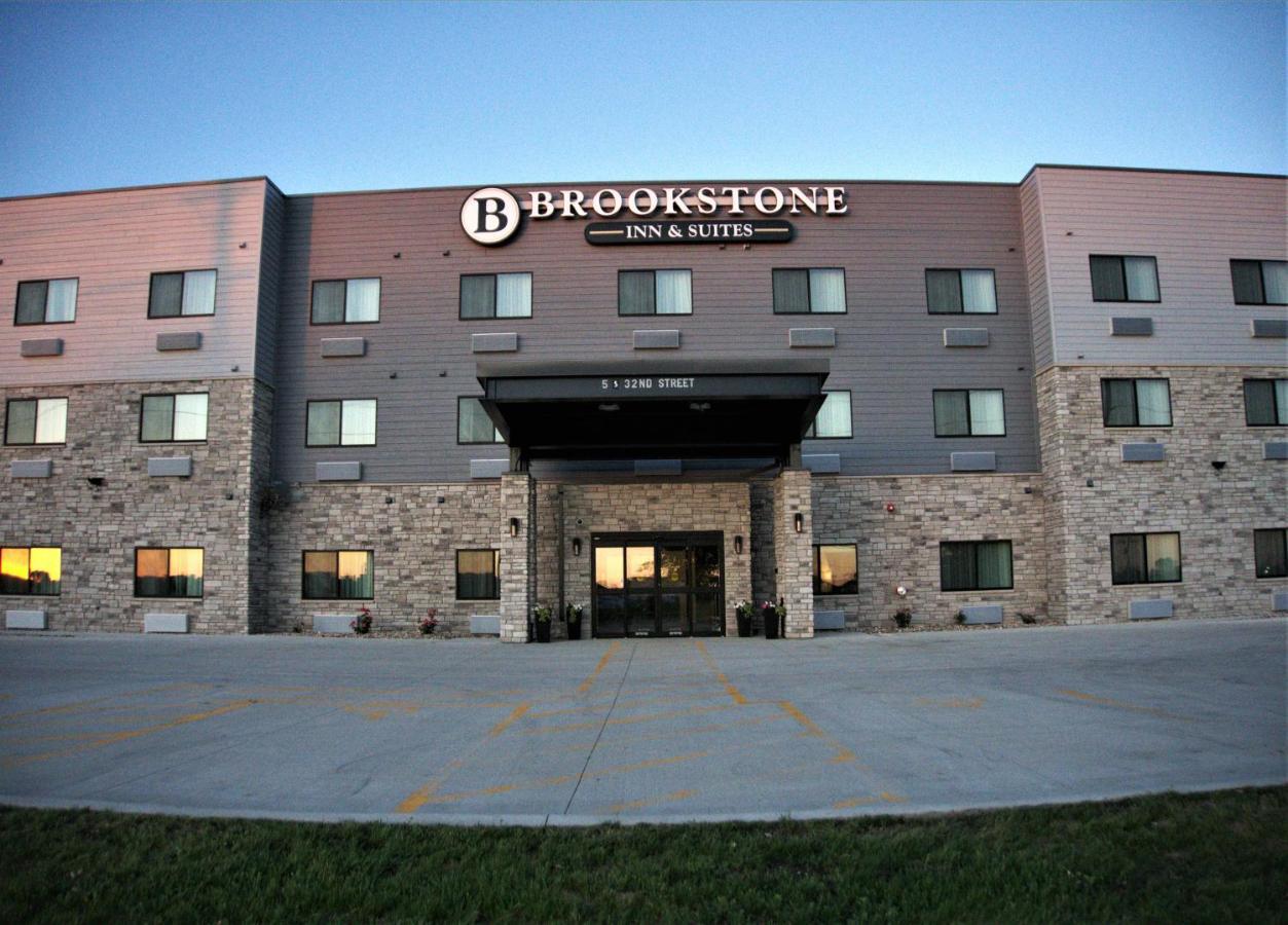 Brookstone Inn & Suites Fort Dodge Exterior foto