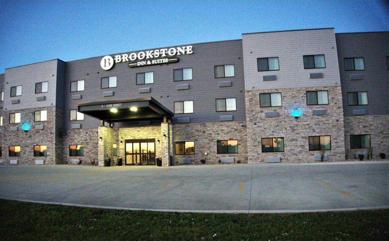 Brookstone Inn & Suites Fort Dodge Exterior foto